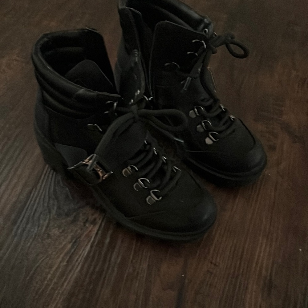Combat boot